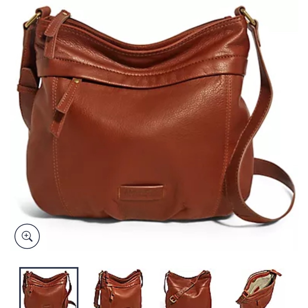 Brown Leather Crossbody Bag with Adjustable Strap and Minimalist Design